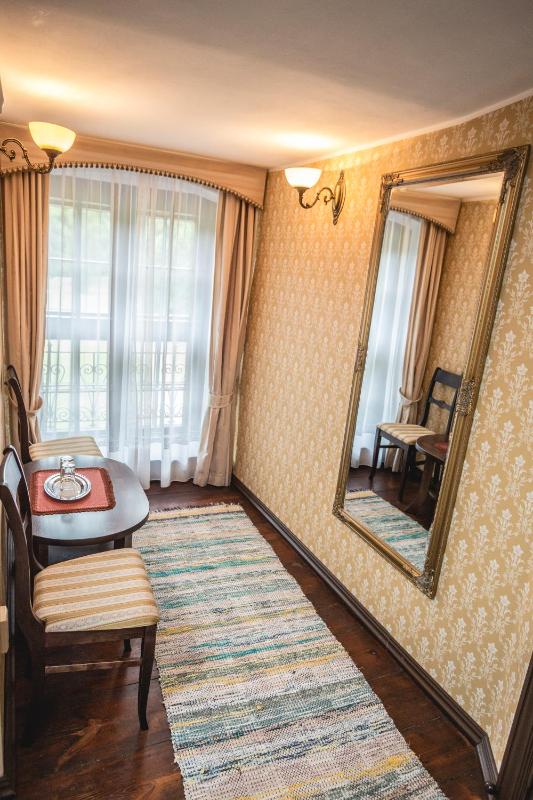 Deluxe Double Room with Garden View image 4