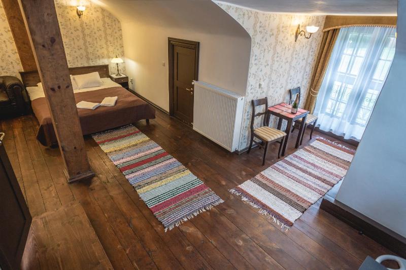 Double Room image 3
