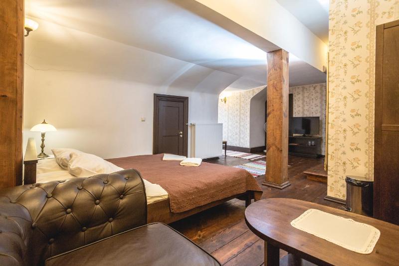Double Room image 4