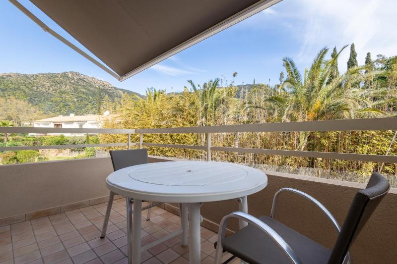 Double Room with Hill view and Sea view image 3