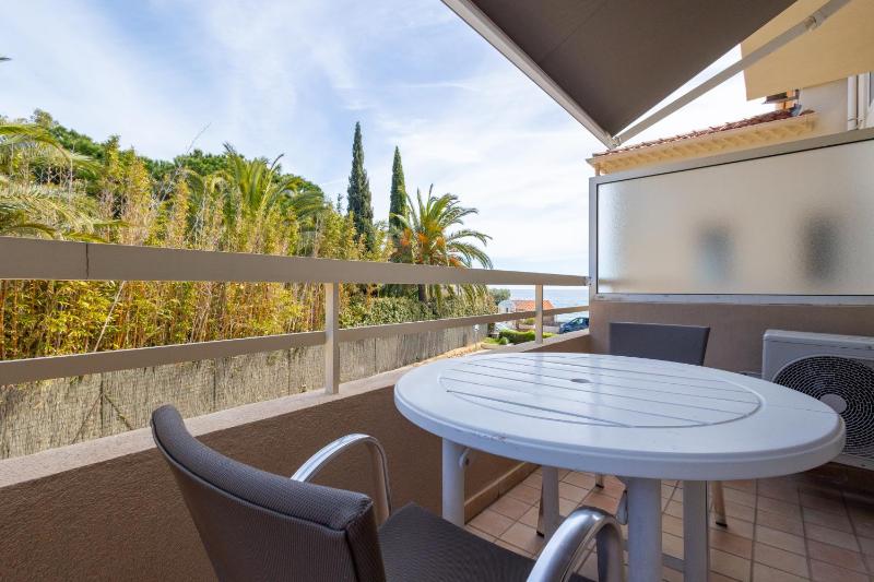 Double Room with Hill view and Sea view image 2