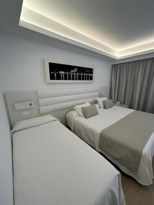 Double Room with Street View - Extra Bed image 3