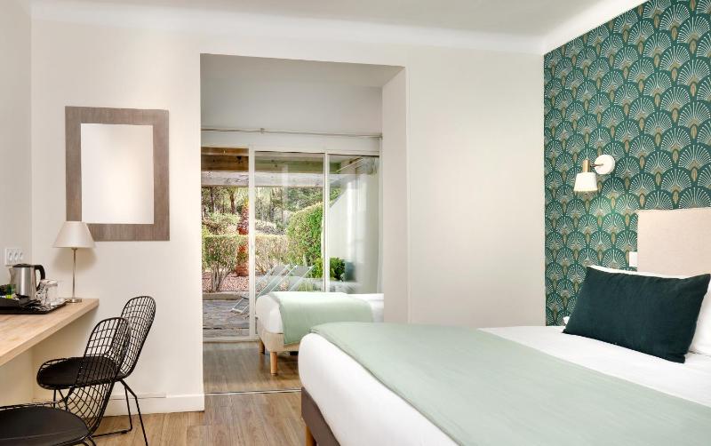 Triple Room with Garden View image 1
