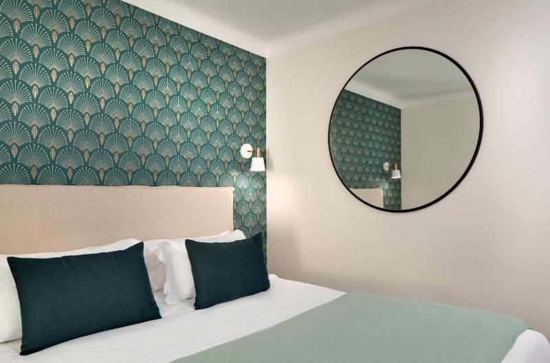 Triple Room with Garden View image 4
