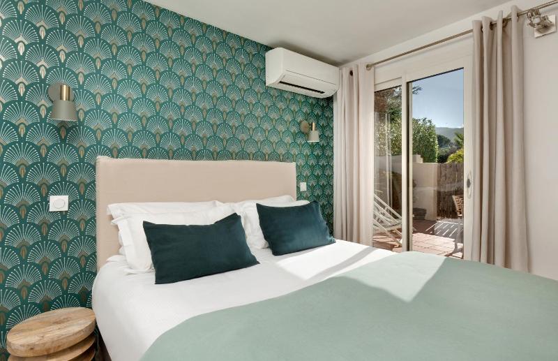 Junior Suite with Garden View image 1