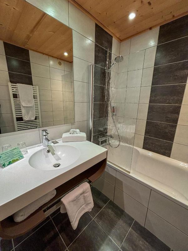 Twin Room image 4