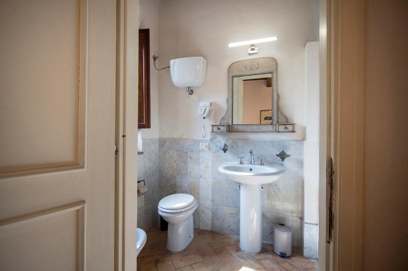 Superior Queen Room image 2