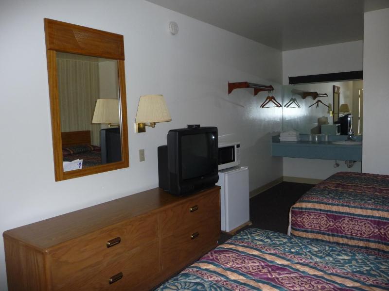 Double Room with Two Double Beds image 2