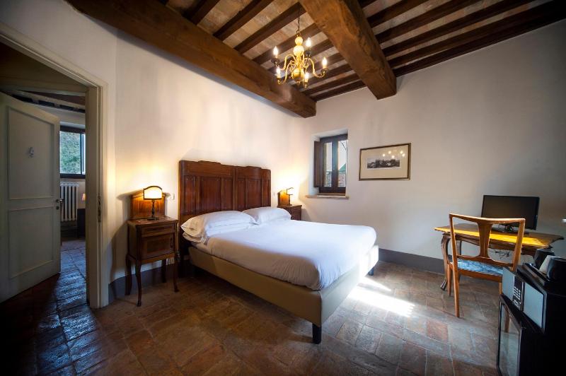 Superior Queen Room image 4