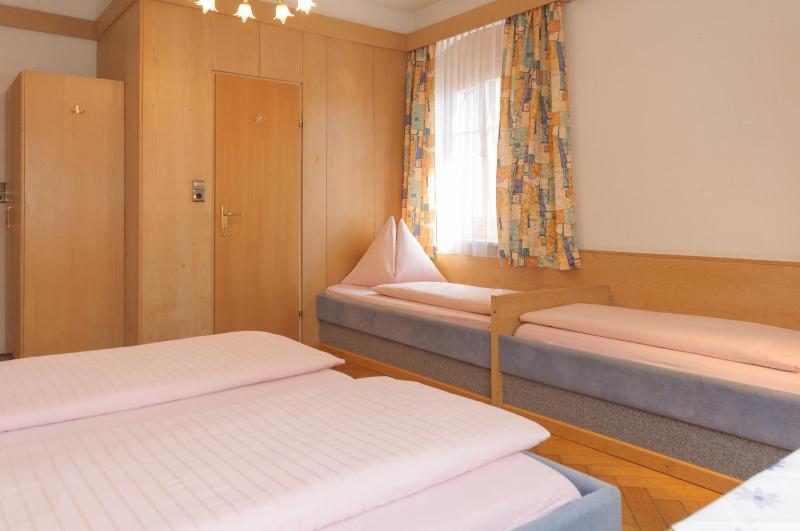 Quadruple Room image 4