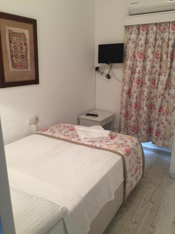 Classic Single Room image 3
