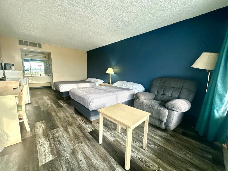 Double Room with Two Beds - Non-Smoking image 4