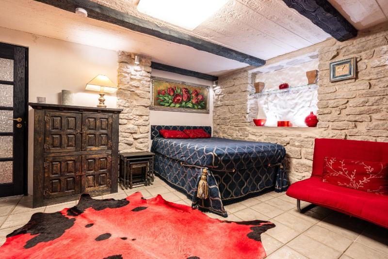 Authentic two-bedroom Apartment image 4