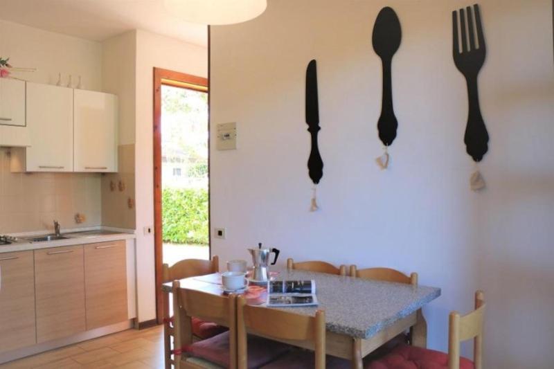 Lovely flat with private fenced garden - image 16