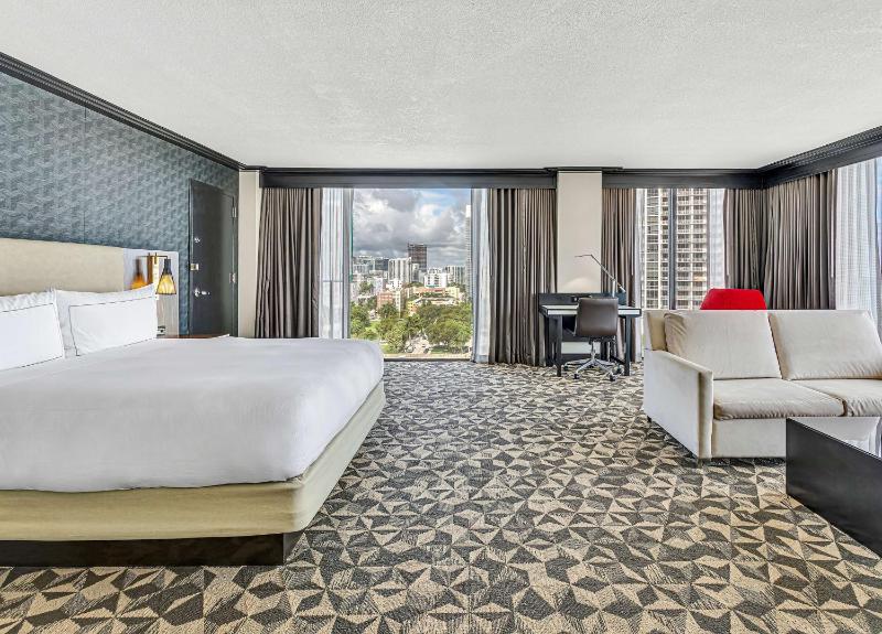 Junior King Suite with Bath Tub - Mobility Access