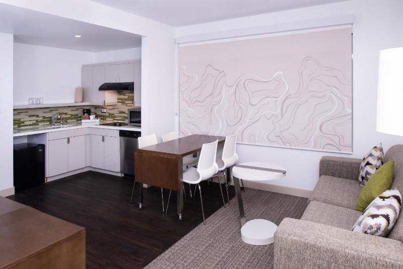 Executive Suite, 1 King, Corner room image 1