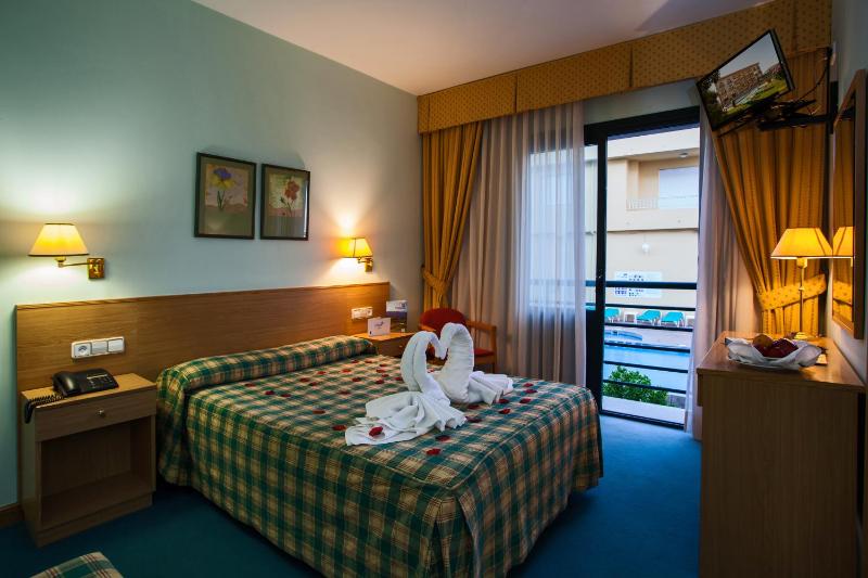 Double or Twin Room with Extra Bed (2 Adults + 1 Child) image 2