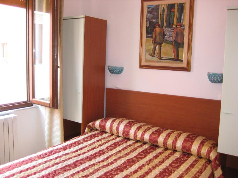 Economy Double or Twin Room image 3