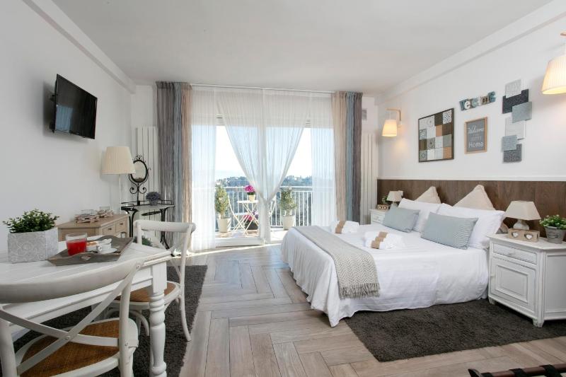 Double Room image 1