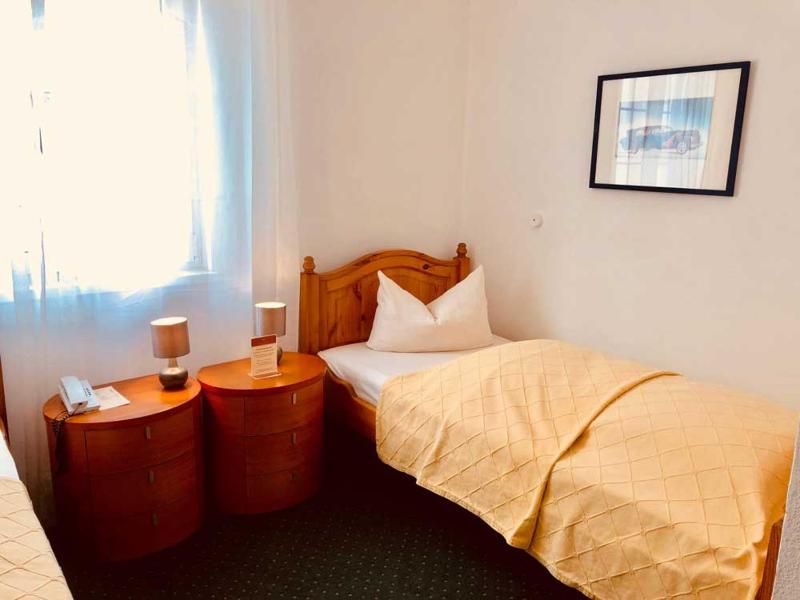 Small Double Room image 4