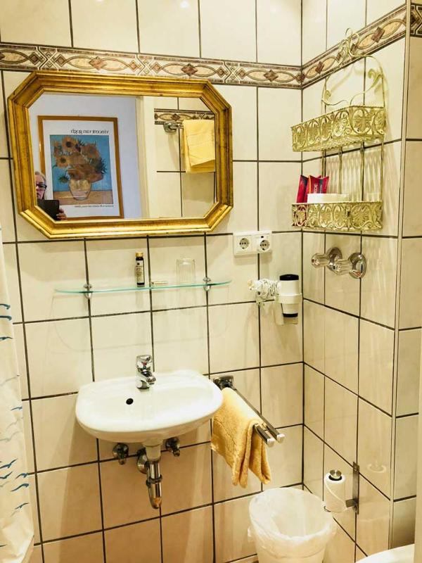 Small Double Room image 2