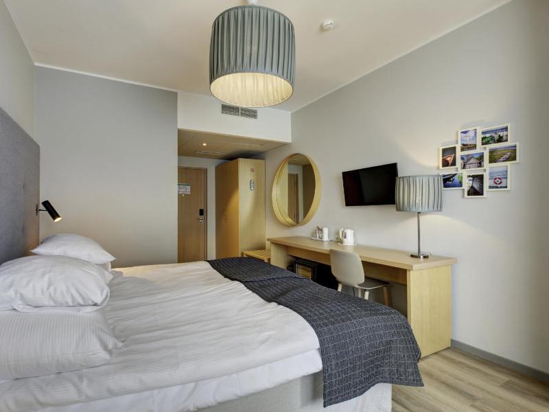 Standard Double or Twin Room image 4