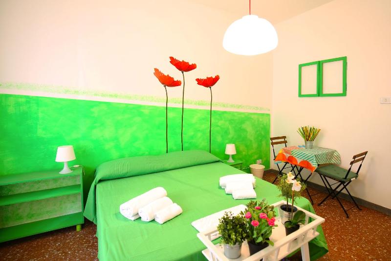 Double Room image 3
