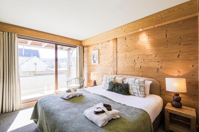 Double Room with Balcony image 4