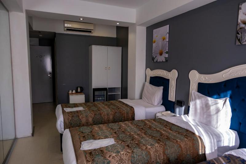 Standard Triple Room image 4