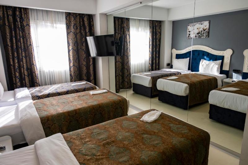 Standard Triple Room image 2