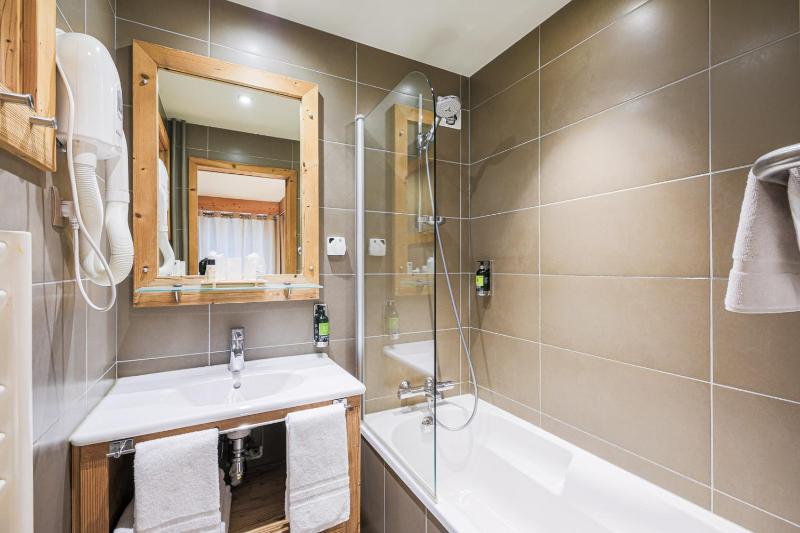 Double Room with Balcony image 3