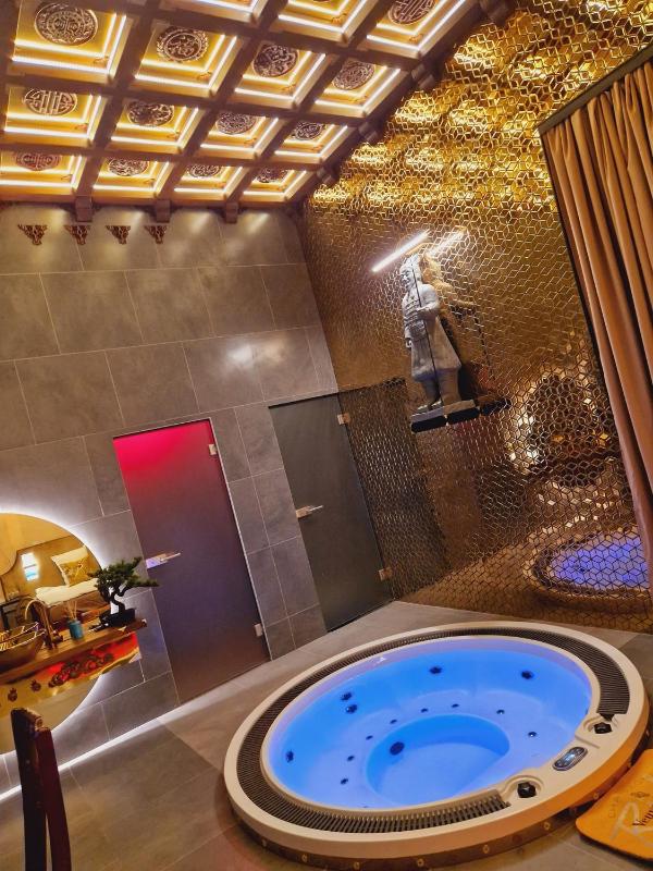 Small Apartment with Jacuzzi image 4