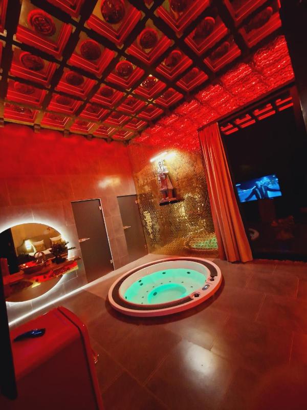 Small Apartment with Jacuzzi image 3