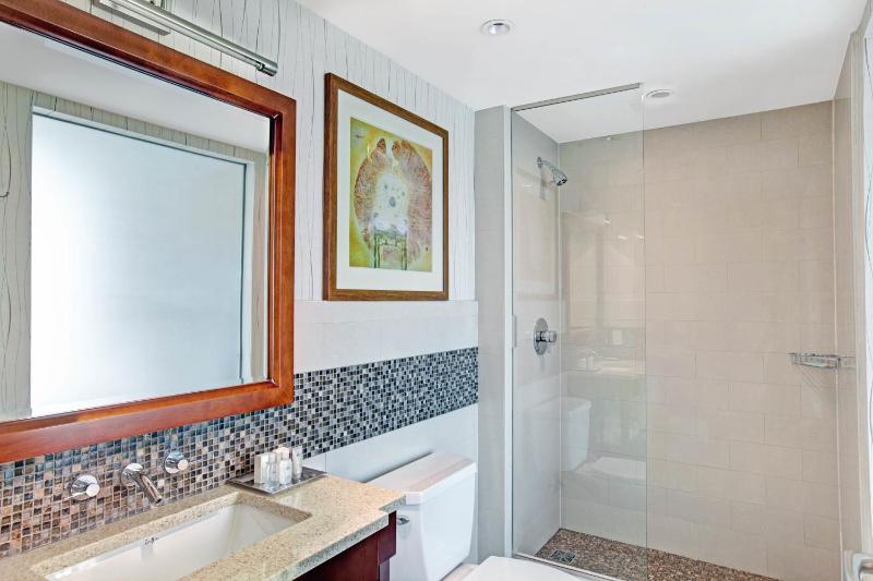 Wyndham Garden Chinatown - image 2