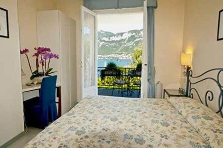 Double Room with Balcony image 4