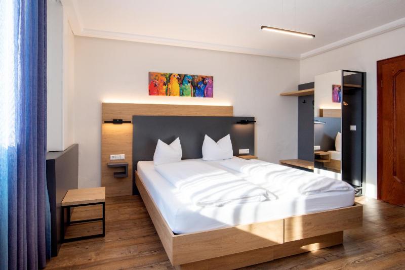 Double Room image 2