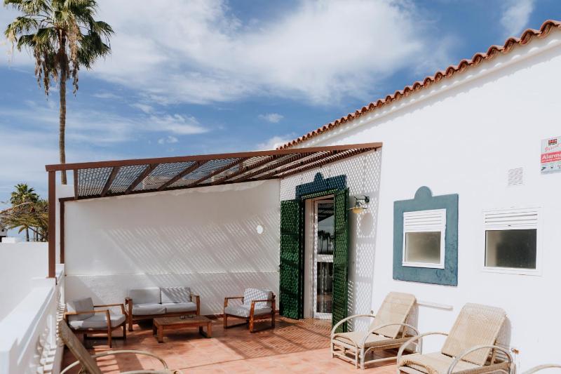 Bed in 4-Bed Mixed Dormitory Room with Terrace image 4