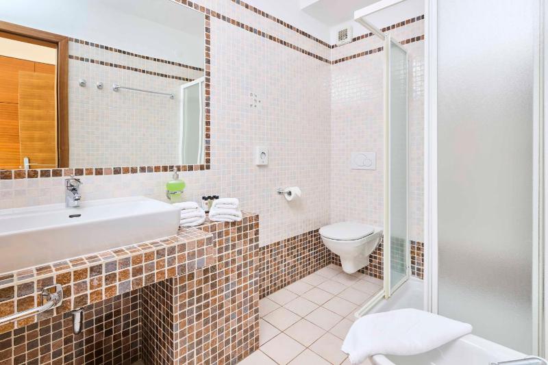 Standard Double or Twin Room image 4