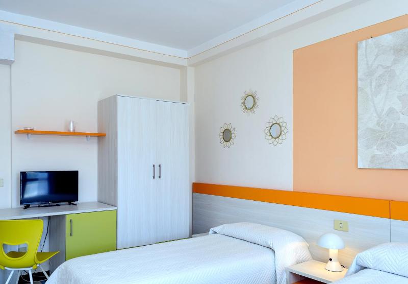 Family Room image 3