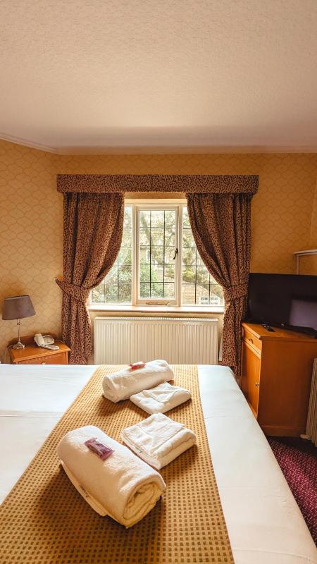 Small Double Room image 3