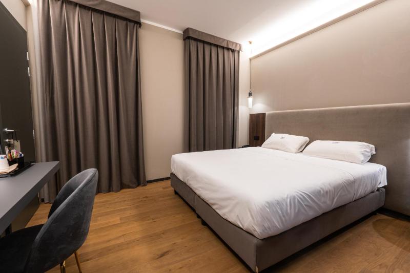Double or Twin Room image 3