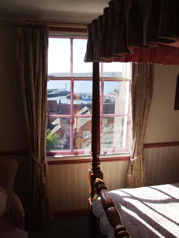 Double Room with Four Poster Bed and Sea View (4) image 4