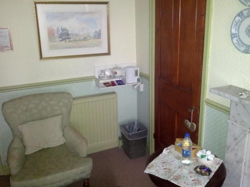 Double Room with Four Poster Bed and Sea View (2) image 3
