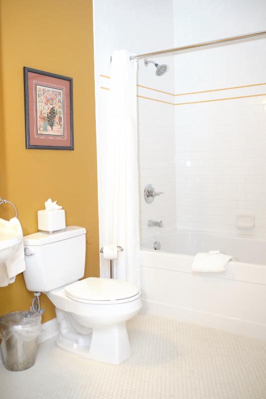 Scott House Executive King image 4