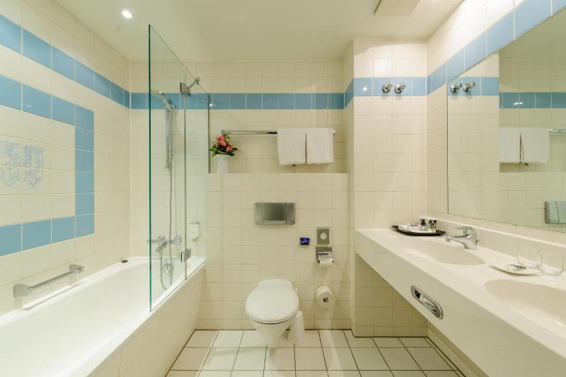 Standard Twin Room image 2