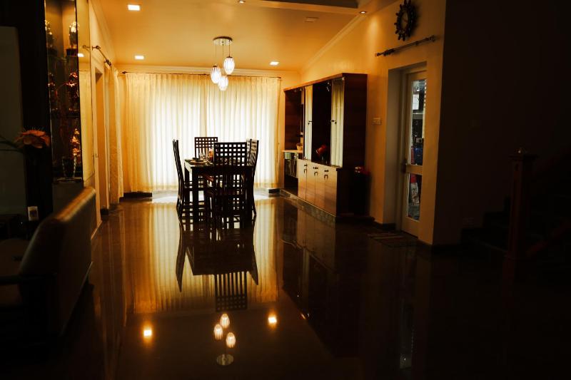 Golden Vista - Luxury Homestay - image 25
