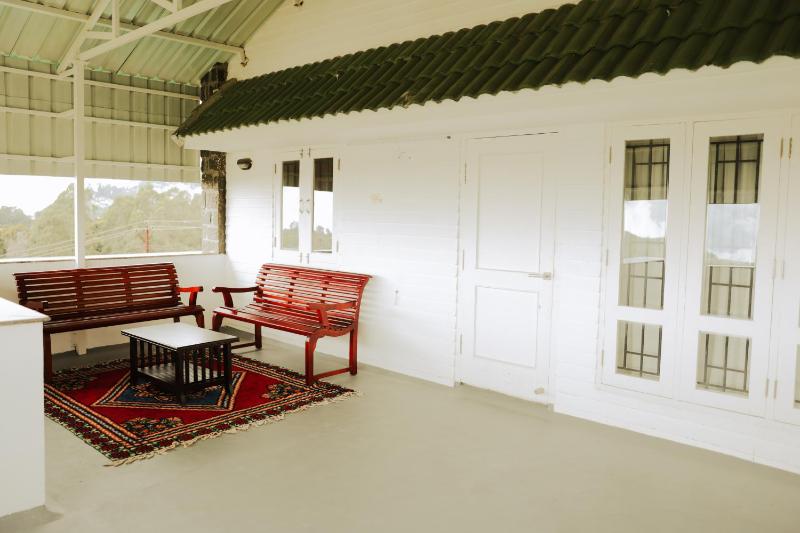 Golden Vista - Luxury Homestay - image 11