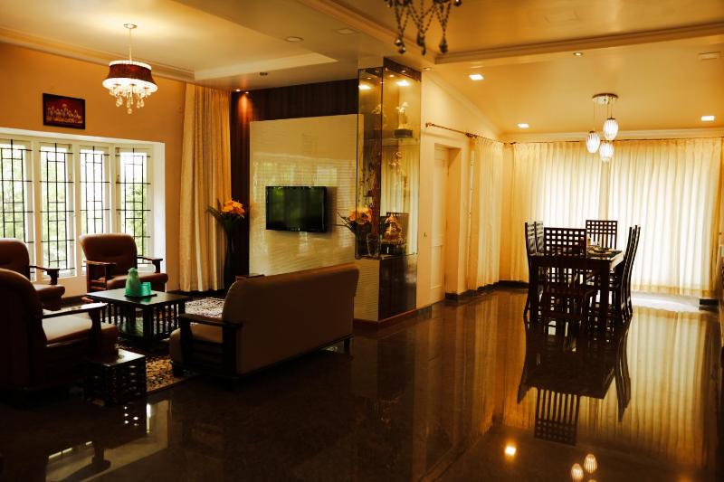 Golden Vista - Luxury Homestay - image 23