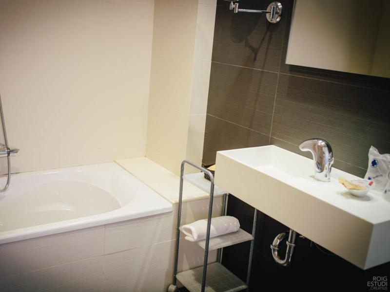 Superior Double or Twin Room image 3