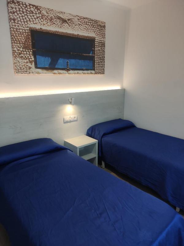 Standard Twin Room image 1